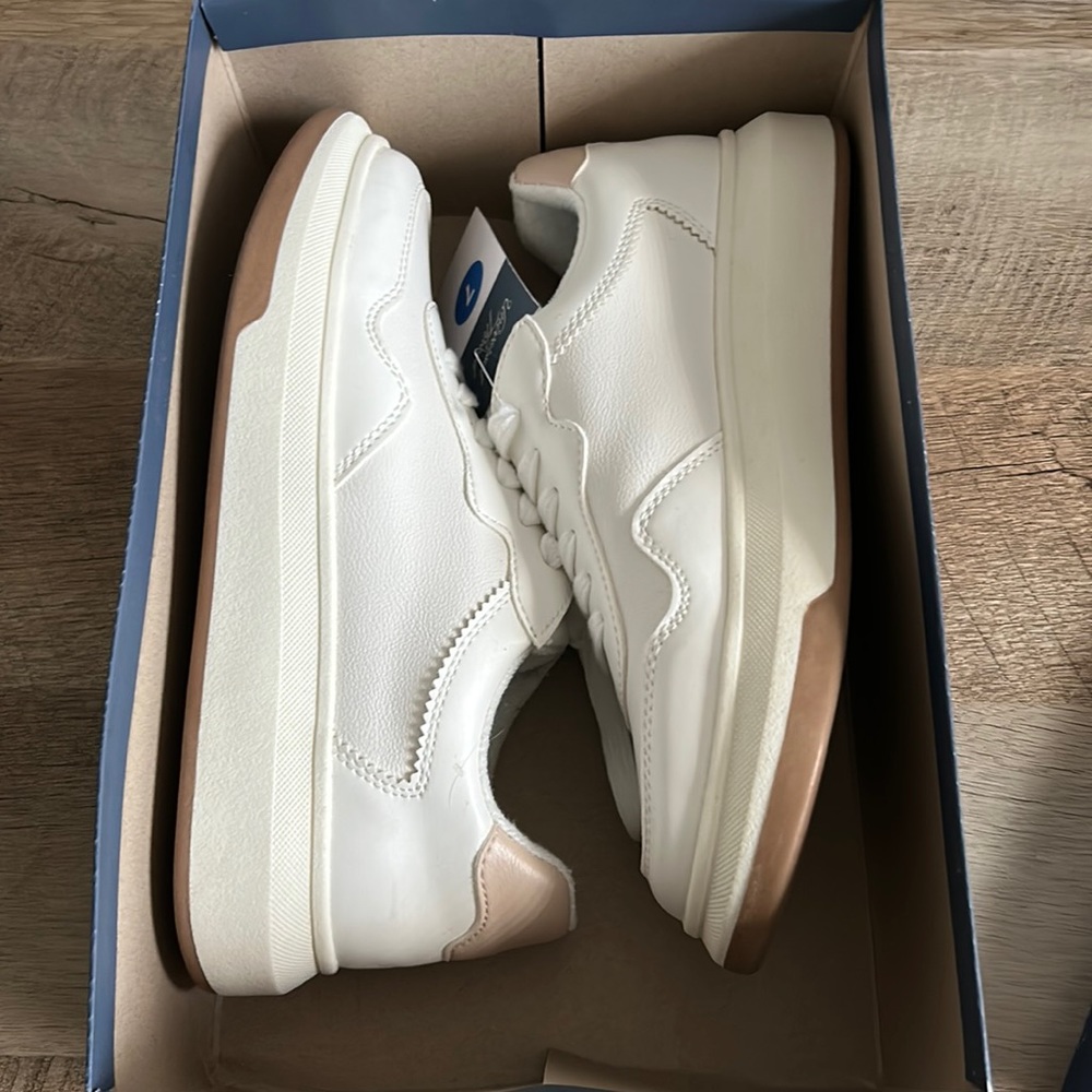 Universal Threads Sneakers